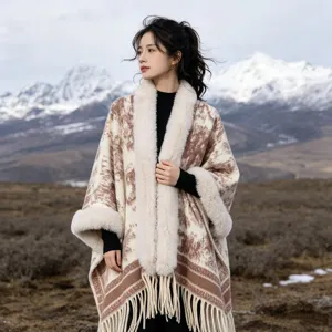 Ethnische Damen Winter warme Strick Cape Schale mit Pelzkragen und Fransen Design.