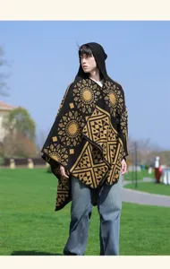 Mantella con cappuccio retrò nero oro donna inverno caldo lavorato a maglia motivo geometrico