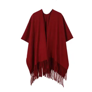 Poncho frangé rouge pour femme châle d'hiver chaud cape tricotée élégant vêtement.