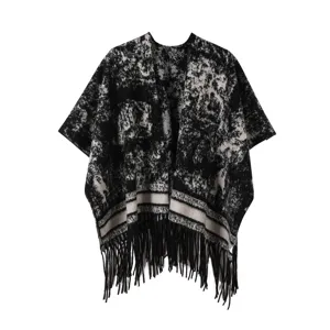 Poncho con flecos y estampado de tinta, elegante capa vintage para mujeres chic.