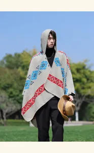 Hombre étnico con capucha capa poncho vintage tribal geométrico estampado chal cálido
