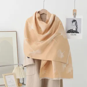 Gemütlicher Winterschal mit Ginkgoblatt Muster, weicher eleganter warmer Damenschal.