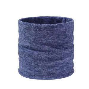 Detailansicht blauer Fleece-Halswärmer, weicher warmer Winter Schlauchschal Textur Stoff