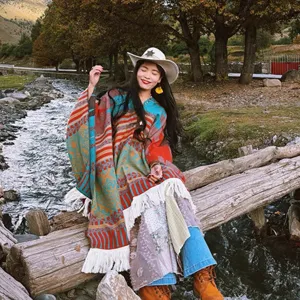 Bequemer ethnischer Fransen Umhang Damen bunter Boho Poncho warme gestreifte Winter Cape Decke