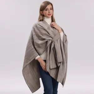 Damen seitlich gebundener Wickelschal Cape, elegante warme Oberbekleidung für Herbst.