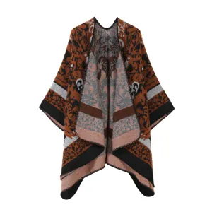 Böhmischer ethnischer Strick-Umhang Schal, stilvoller gemusterter warmer Poncho für Damen.