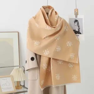 Detailansicht der Damen Herbst Winter dicker Jacquard Vintage warmer Schal Tuch.