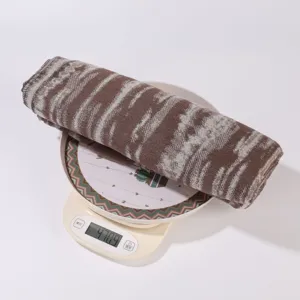 Gewichtsdetail des Damen Strickmusterschals, warme gemütliche Herbst Reise Umhang Decke.