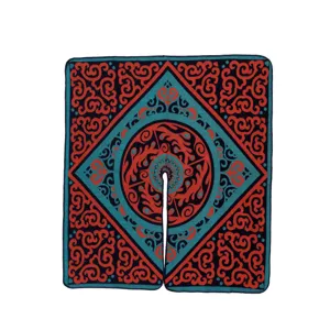Detailansicht Damen BOHO ethnischer Stil gemustertes Strick Poncho Umhang Oberbekleidung.