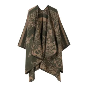 Poncho jacquard vintage verde marrone motivo geometrico elegante mantella cashmere