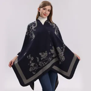 Gebreide dames cape sjaal, donkerblauwe dikke warme poncho mantel, stijlvolle gezellige kleding.