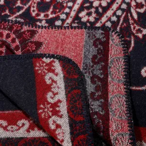 Gemütlicher Winterschal im Vintage-Stil mit Streifen und Blumenmuster, warme Oversize Decke.