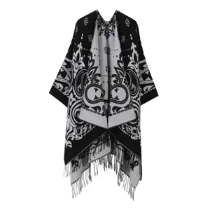 Schwarz weiss gemustertes Strick Poncho Cape, stilvoller offener warmer Fransen Schal fuer Damen