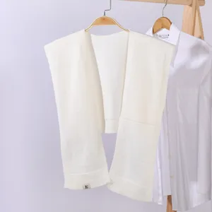 Weißer gestrickter Damen Schulterwärmer Bolero Cardigan für den Sommer im Büro