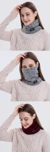 Detailansicht des gewebten Winterschalwärmers zeigt Materialtextur und bequeme Passform.