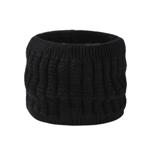 Dicker Strick Halswärmer für Damen und Herren, gefütterter warmer Loopschal in Schwarz.