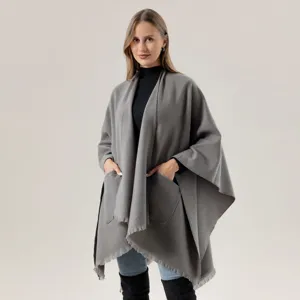 Lässiger Damen Schal aus Kaschmirimitat mit Taschen Fransen Einfarbig Winter Warm Poncho Cape für Reisen Täglich