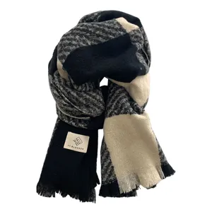 Damen Winter warmer schwarz weiß karierter Schal, dicker kuscheliger Fransen Schal.