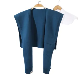 Dunkelblaue Damen Strick Schulterbedeckung für Frühling Sommer im klimatisierten Raum.