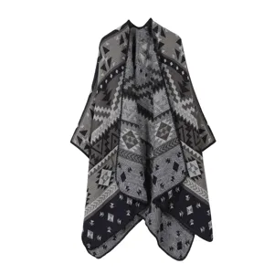 Retro geometrisches Stricktuch, kuscheliger offener Poncho fuer Damen und Herren im Herbst.