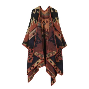 Ethisches geometrisches Strick-Cape Detail, gemusterter Poncho für modische Außenkleidung.