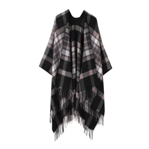 Klassischer karierter Damen Cape Schal, kuscheliger warmer Fransen Poncho Mantel.