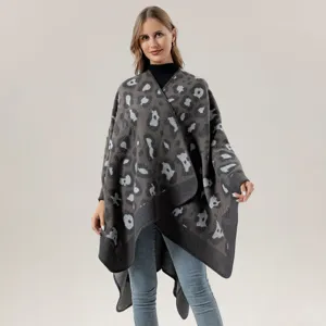 Cape poncho en tricot à imprimé léopard gris, élégant châle chaud automne hiver pour femmes.