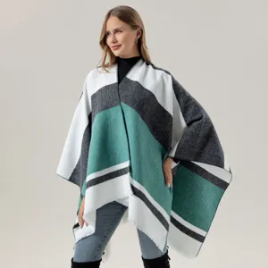 Elegantes farbblockiertes Streifen Poncho für Damen, warmer gemütlicher Umhang für den Alltag.