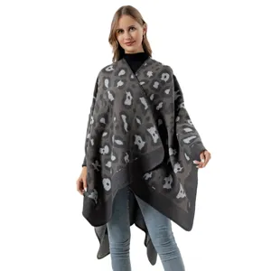Cape poncho tricotée à motif léopard tendance pour femme, élégant châle d'hiver.