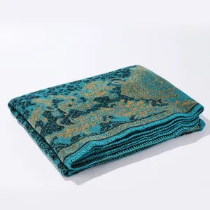 Elegant klassiek jacquard gebreid sjaaldetail, premium dubbelzijdige warmte en zachte textuur.
