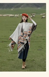 Poncho in maglia reversibile con motivo geometrico etnico, calda cappa invernale.