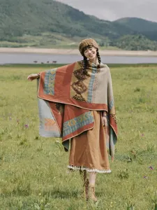 Poncho en tricot style ethnique pour femme, cape à motif géométrique pour voyage en plein air.