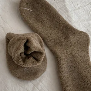 Vue détaillée de boucles en éponge renforcée pour chaussettes d'hiver chaudes pour hommes.
