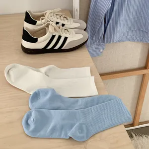 Solid color ribbed mid-tube socks detail display, comfortable daily casual wear accessory.