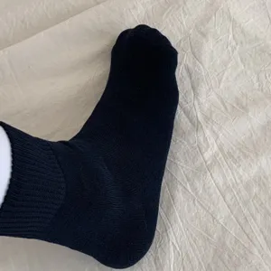 Vue détaillée chaussettes bouclettes d'hiver épaisses, chaussettes longues chaudes confortables.