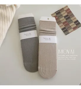 Solid color ribbed slouch socks for women, comfortable cotton mid-calf casual daily hosiery.