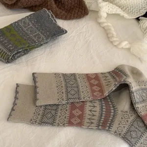 Chaussettes mi-hautes en laine tricotée ethnique vintage femme hiver motifs rétro chaudes