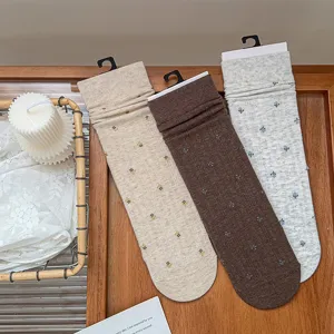 Cozy vintage floral mid-calf socks for women, soft cotton retro crew socks, autumn warm daily wear