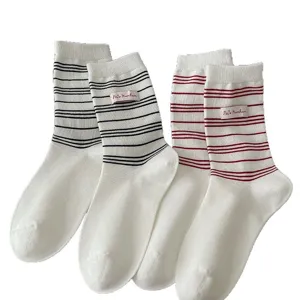 Chaussettes mi-hautes rayées rétro américaines avec étiquette, chaussettes en coton mignonnes.