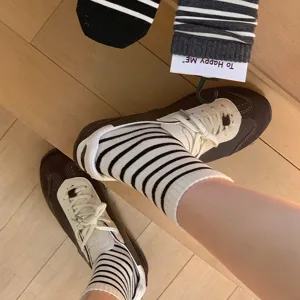 Gestreepte slouch sokken voor dames in Koreaanse stijl, gezellige retro casual herfst sokken.