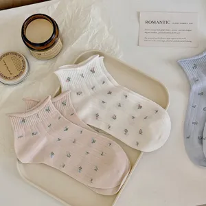 Calcetines cortos florales lindos para mujer borde enrollado transpirable verano