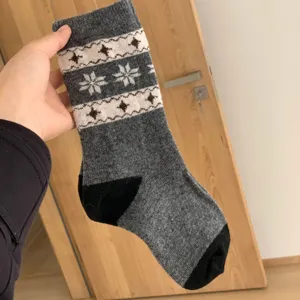 Women winter warm thick wool mid-tube socks with classic fair isle snowflake patterns.
