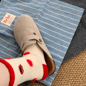 Calcetines de dormir de felpa roja para mujer, calcetines de invierno cálidos y acogedores.