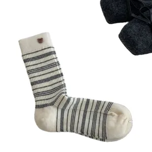Dames dikke warme gestreepte gebreide sokken schattige berenknop winter gezellige sokken