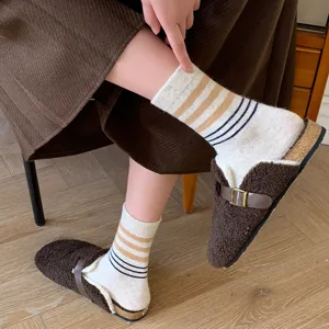 Chaussettes en laine épaisses et rayées pour femmes en automne et hiver, chaudes.