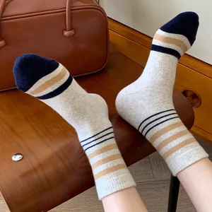 Chaussettes en laine épaisse pour femmes, chaussettes d'hiver thermiques rayées style rétro.