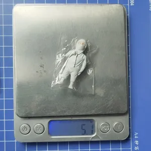 Miniatur Medizinischer Arbeiter Figur Detailansicht, Schutzanzug Design für Mikrolandschaft.
