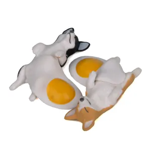 Nahaufnahme Detailansicht von niedlichen kreativen Hunde Tierfiguren mit Ei-Bauch design.