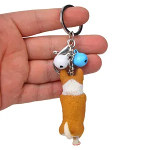 Detaillierte Nahaufnahme des süßen Corgi Yoga Hund Schlüsselanhängers mit lustigem Design.