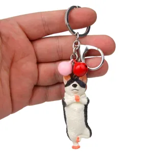 Niedlicher Yoga Hund Schlüsselanhänger mit Glocken und Karabiner, Detailansicht Anhänger.